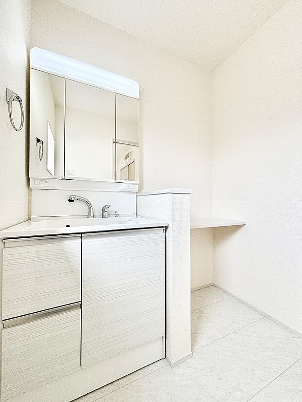 収納力と機能性に優れた洗面化粧台