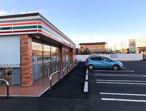 コンビニ 100m セブン-イレブン 春日部小渕北店