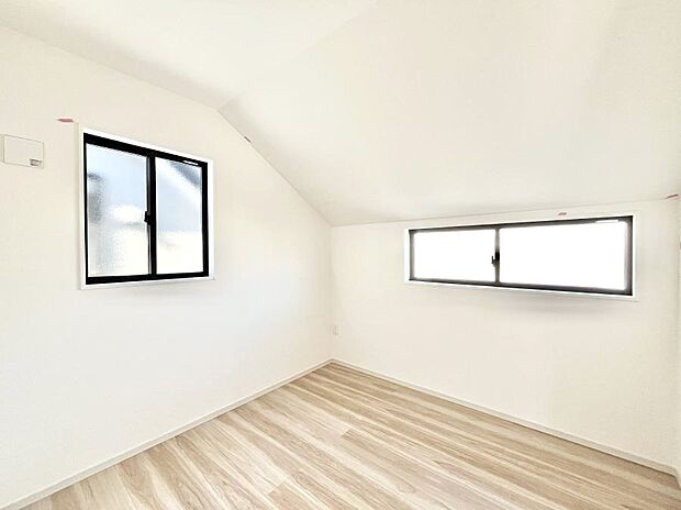 2面採光で気持ちよく自然光が取り入れられるのでお子様のお部屋にもピッタリ