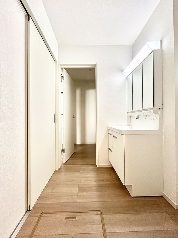 明るい洗面所は毎朝の身支度も楽しくできちゃいそうです。