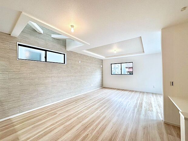 家族団らんの時間も増えそうなくつろぎのリビングダイニング。