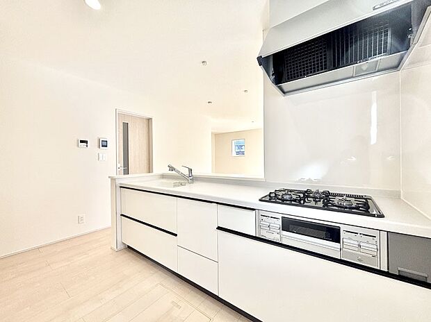 料理をしながらでもご家族との会話を楽しめる対面キッチン