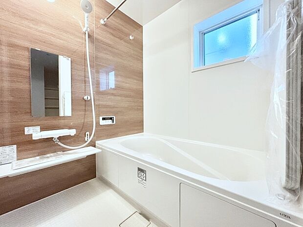 落ち着いた雰囲気でゆっくりお寛ぎいただけるバスルーム