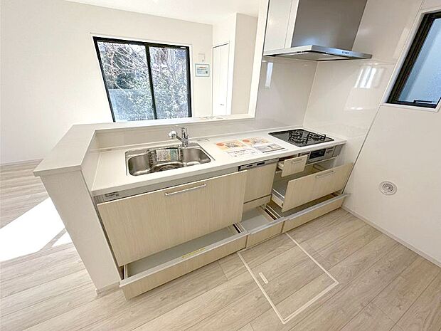 使いやすさを優先したスライド式収納タイプ!