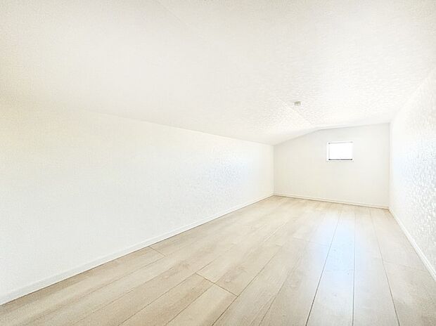小屋裏収納は、季節のイベント用品や冬物の布団など一時的にしまう場所として便利です