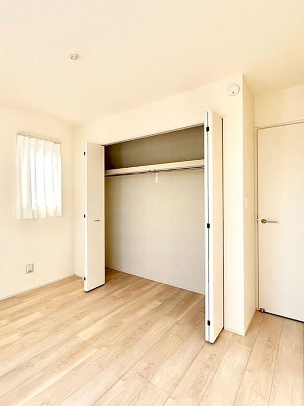 たっぷりの収納スペースで快適に暮らせそう 