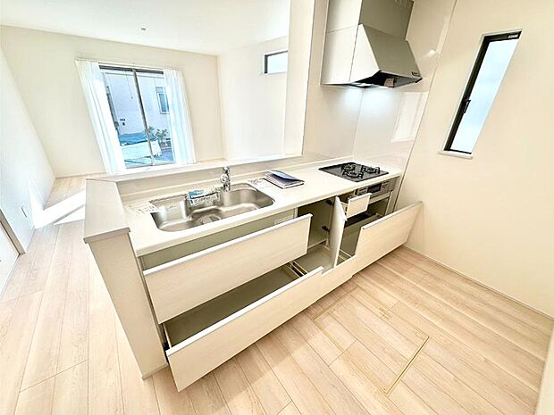 使いやすさを優先したスライド式収納タイプ!