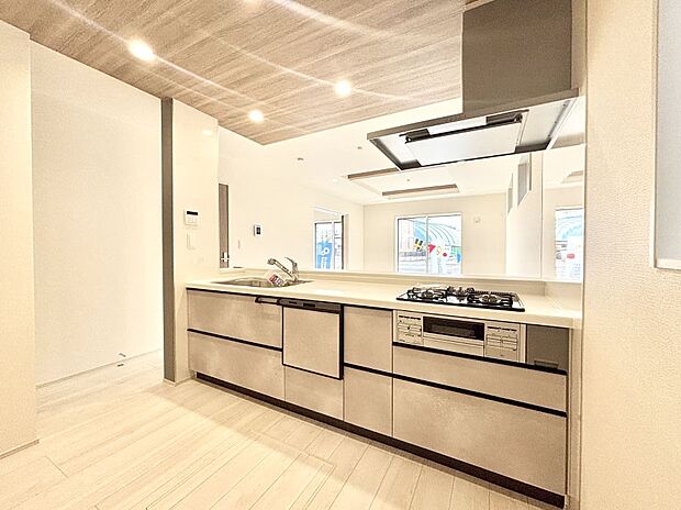 料理をしながらでもご家族との会話を楽しめる対面キッチン