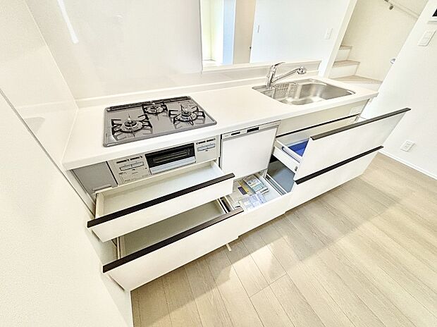 使いやすさを優先したスライド式収納タイプ!