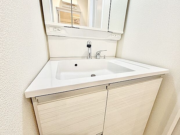 ハンドシャワー付き!使いやすい洗面台。