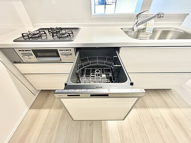 面倒なお片づけは食洗機にお任せ！家事の負担が減って、時間にも気持ちにもゆとりができます。