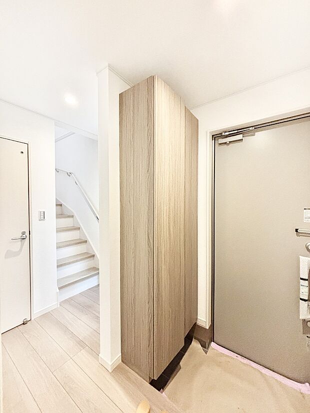 明るい玄関はお客様をお出迎えするのにぴったりです！ 