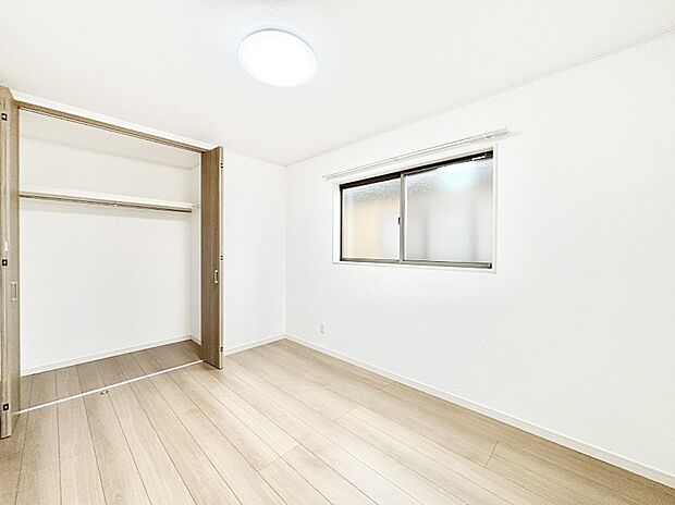 使いやすい形でベットや家具の置き方にも困ることもありません。   