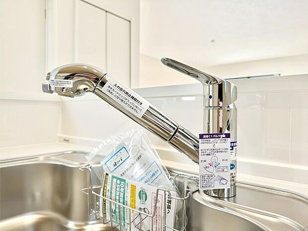 いつでも清潔なおいしいお水を。一つの水栓で水道水と浄水を使い分け。
