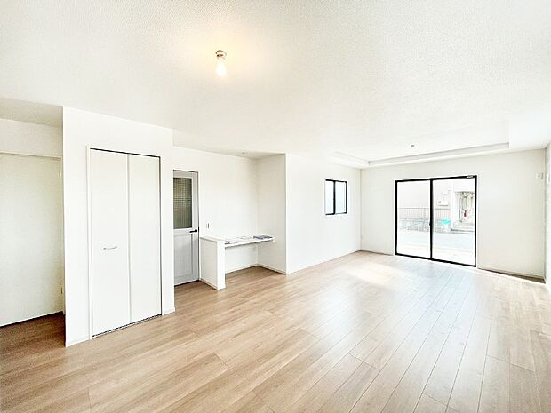 家族の笑顔が自然と生まれてくる、そんな雰囲気のダイニングに仕上がっています