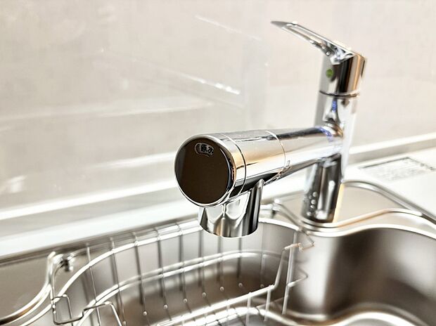 いつでも清潔なおいしいお水を。一つの水栓で水道水と浄水を使い分け。