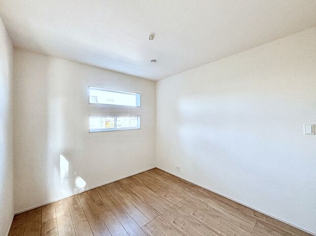 使いやすい形でベットや家具の置き方にも困ることもありません。