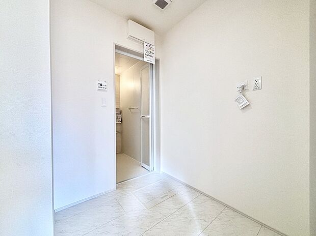 洗面所はゆとりのあるスペースで、身支度や入浴後のスキンケアも心に余裕をもってできそうです。