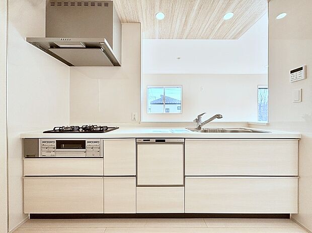 食洗機・浄水器・3ツ口コンロなどデザイン性も機能性も兼ね備えたシステムキッチン！