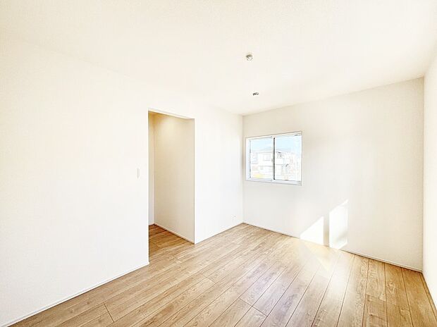 ウォークインクローゼットがあるお部屋！季節ごとの入れ替えも不要で便利です。