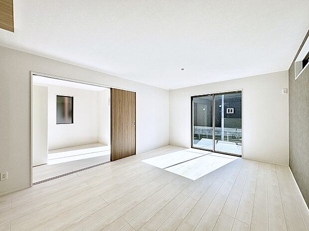 家族団らんの時間も増えそうなくつろぎのリビングダイニング。