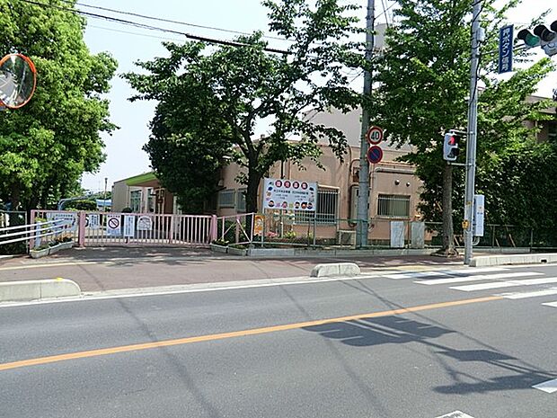 幼稚園・保育園 900m 久喜市立中央幼稚園
