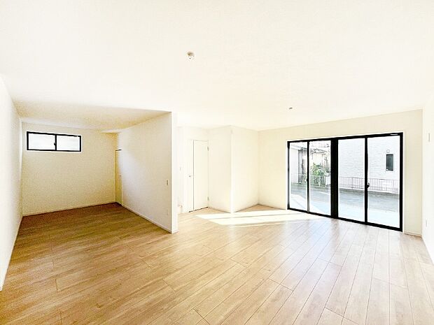 家族団らんの時間も増えそうなくつろぎのリビングダイニング。