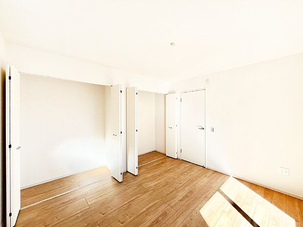 ナチュラルなフローリングはどんなインテリアにもマッチ。