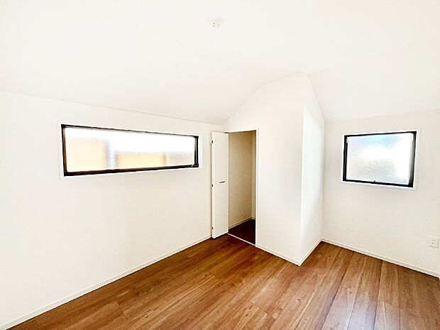 使いやすい形でベットや家具の置き方にも困ることもありません。   