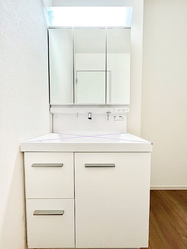 収納力と機能性に優れた洗面化粧台