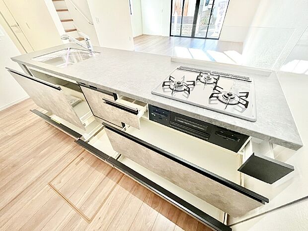 使いやすさを優先したスライド式収納タイプ！