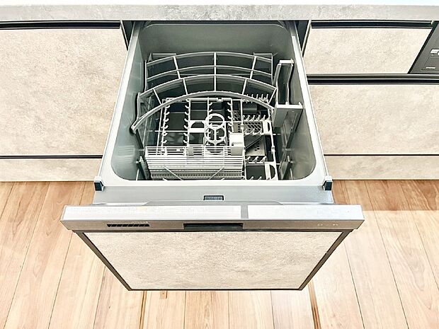 面倒なお片づけは食洗機にお任せ！家事の負担が減って、時間にも気持ちにもゆとりができます。