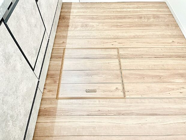 床下収納付き!日用品・非常用品の収納にも大活躍。