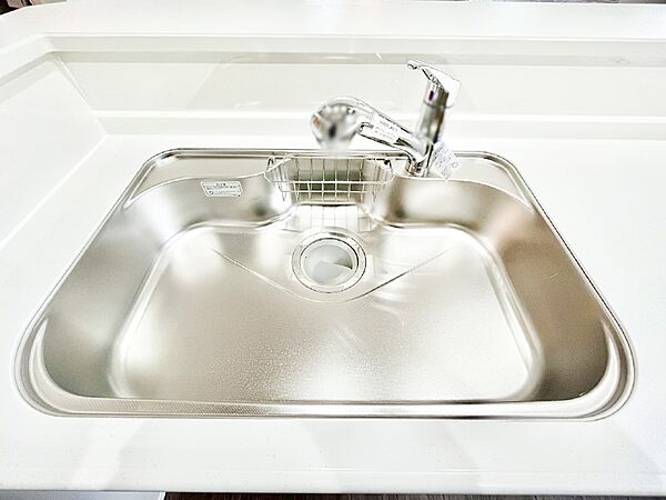 広々としたシンクでお料理やお皿洗いもラクラク快適に！