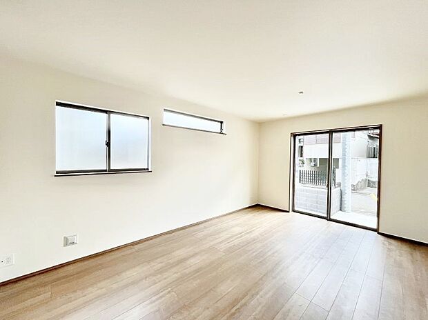 日当たりのいいリビングでゆったりとしたティータイムを! お気に入りのグリーンを飾れば更に心地よさがアップ!