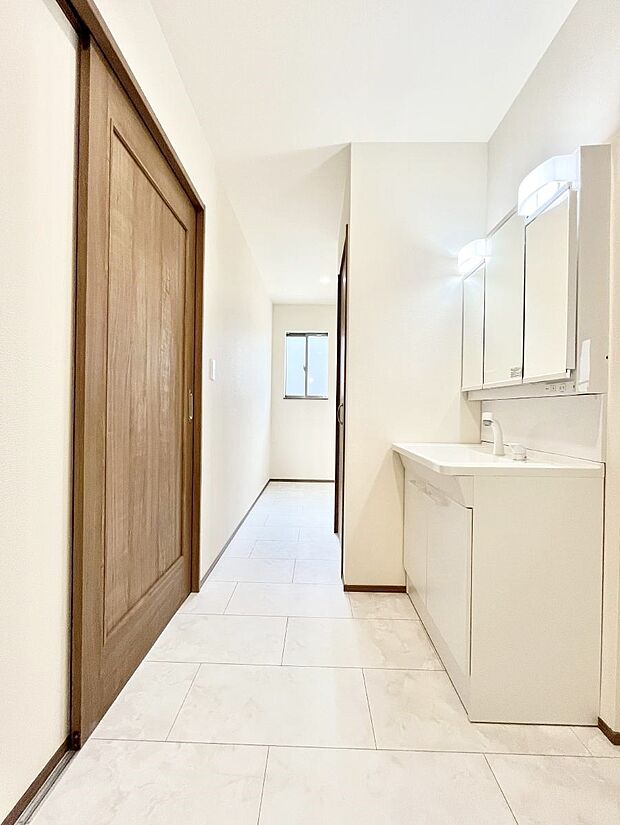 お子さんがうがい、手洗いも喜んでしてくれそうな洗面所!