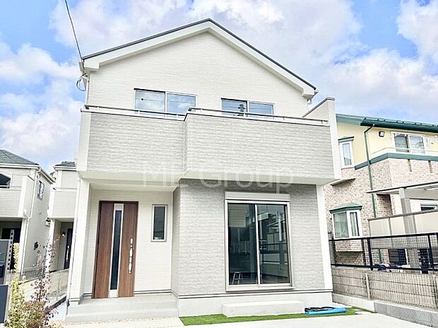 洗練された外観、上質な住空間が広がる室内は永く安心して過ごせる住居です。