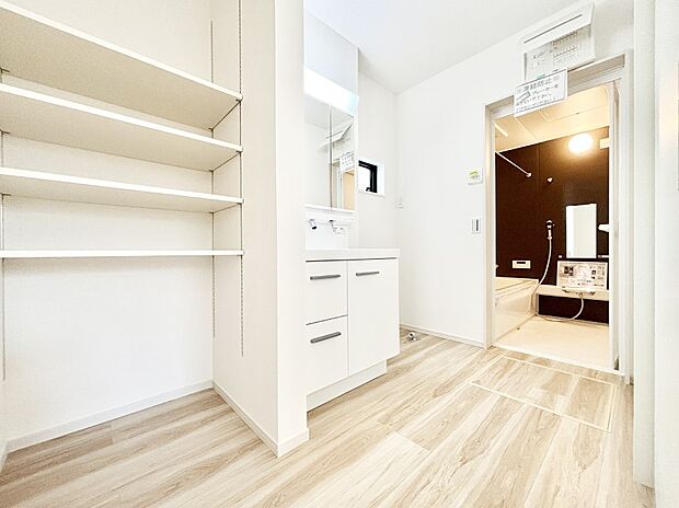 可動棚付きランドリースペース