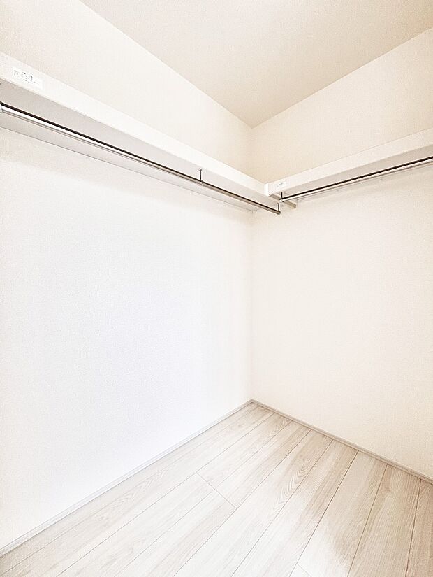 季節の衣類もスッキリ収納!大容量の収納力が魅力的なWIC付きです。