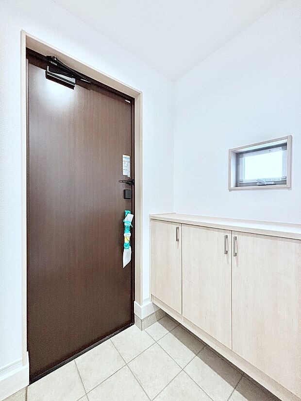 飾り棚を利用して、お越しいただくお客様をおもてなしできます。