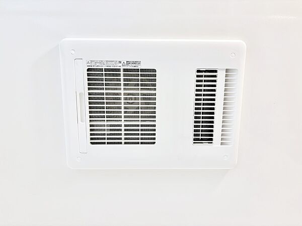 浴室涼風暖房換気乾燥機付きなので、お天気が悪い日のお洗濯も安心！