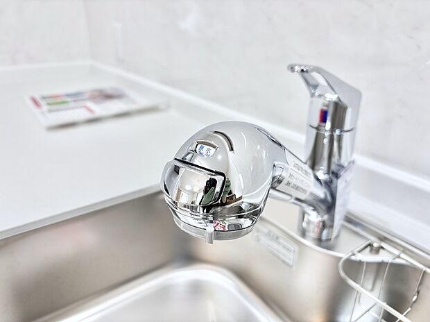 いつでも清潔なおいしいお水を。一つの水栓で水道水と浄水を使い分け。