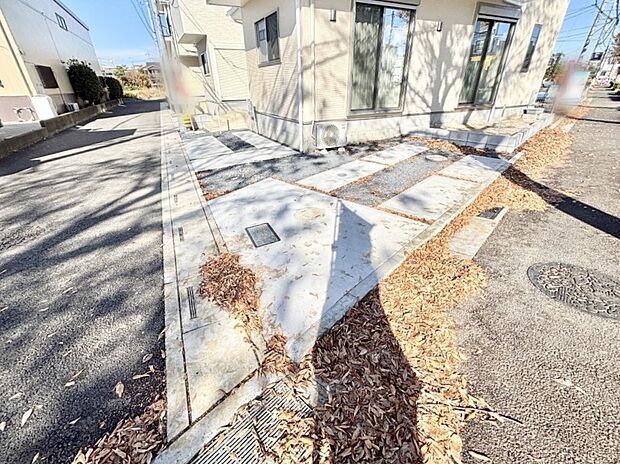 目の前が駐車場だと、雨の日も、大量にお買い物をした時も便利ですよね