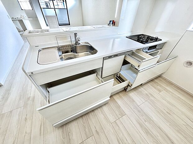 使いやすさを優先したスライド式収納タイプ!