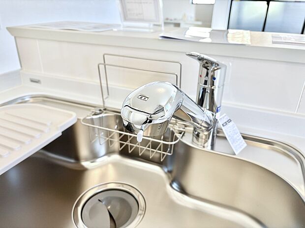 いつでも清潔なおいしいお水を。一つの水栓で水道水と浄水を使い分け。