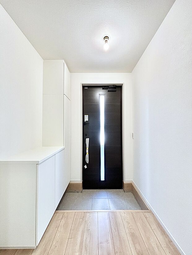 飾り棚を利用して、お越しいただくお客様をおもてなしできます。