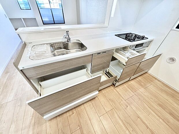 使いやすさを優先したスライド式収納タイプ!