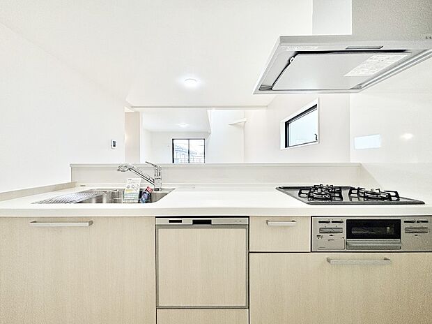 リビングで遊ぶお子様を見守りながらお料理ができる対面キッチン