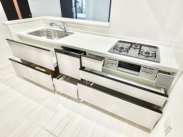 使いやすさを優先したスライド式収納タイプ！