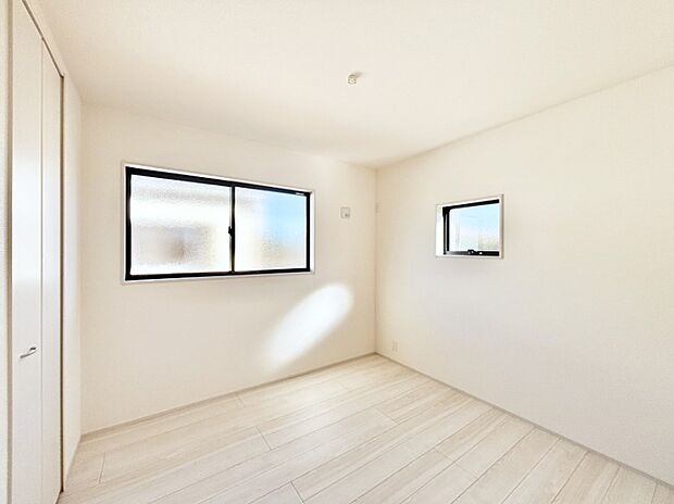 2面採光なので、明るく風通しも良く心地良い生活が送れます。